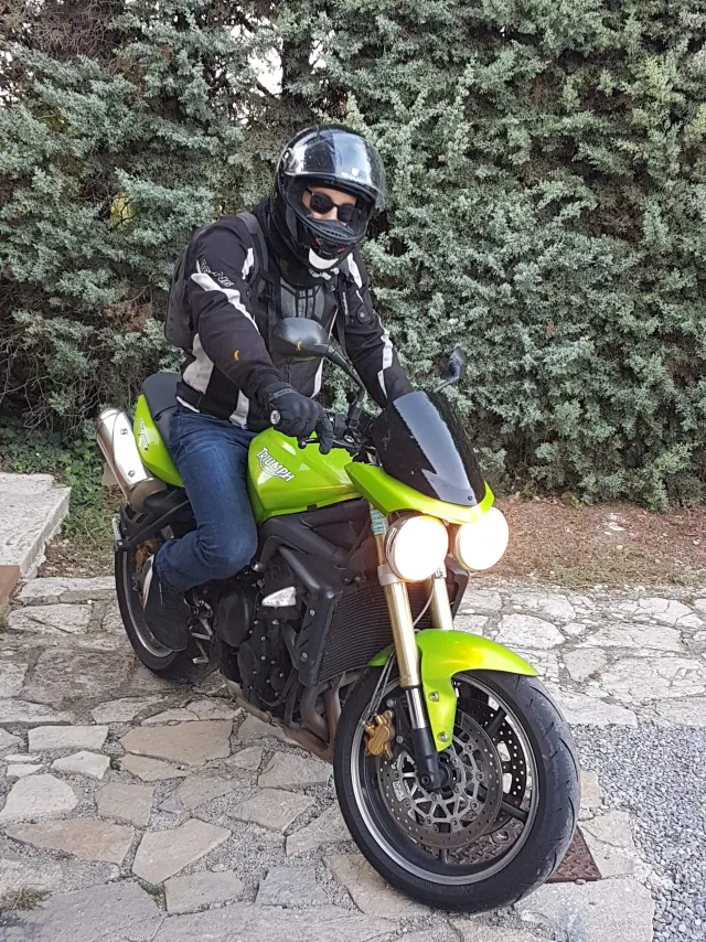Nicolas Gilles sur sa Triumph Street Triple